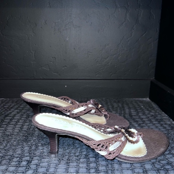 - Apostrophe Brown/ beige SZ:9 Y2K Fairy Floral Slip On Kitten Heel Sand… - Picture 4 of 8